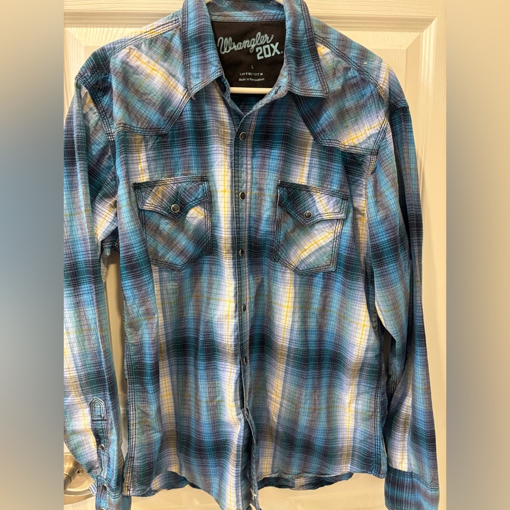 Wrangler 20X Blue and Black Button Down With Snaps